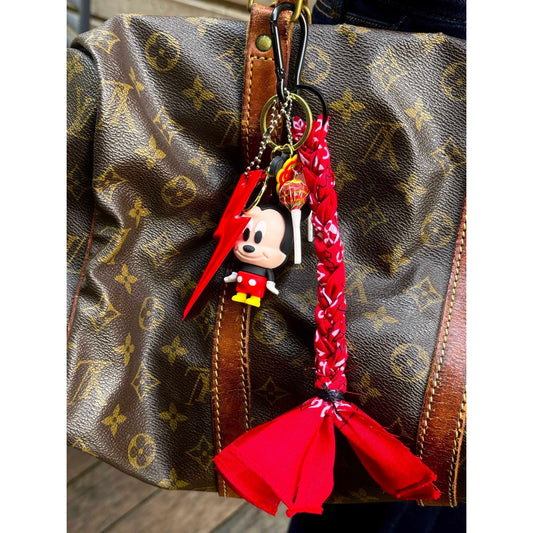 Grigri de sac rouge Ømm – Mickey, Chupa Chups, foudre et bandana – Pièce unique