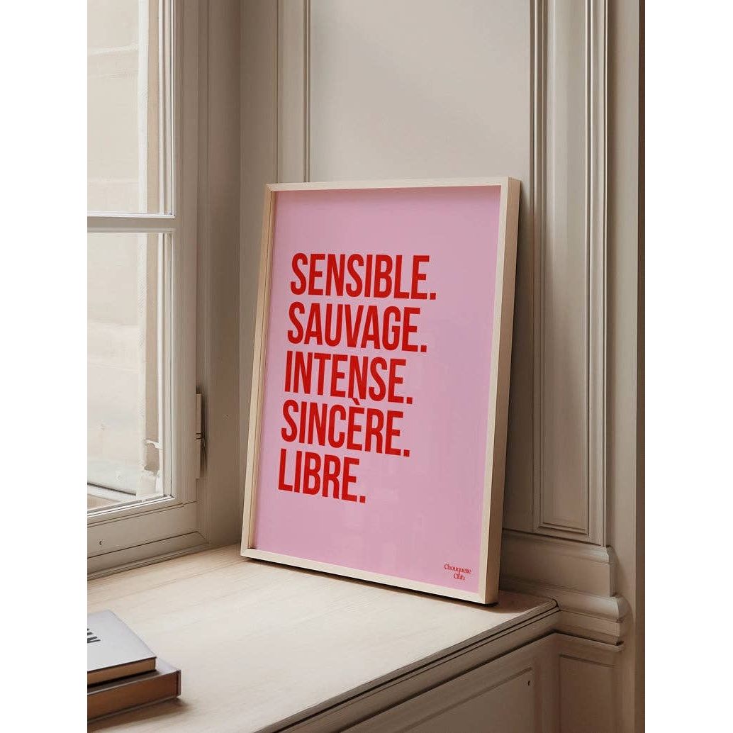 Affiche Chouquette Club Sensible Sauvage Intense Sincère Libre au format 29,7 x 42 cm avec texte rouge sur fond rose poudré