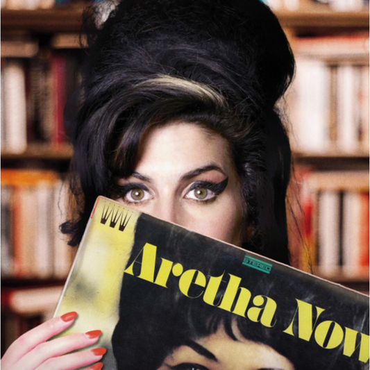 Affiche "Amy at Vinyl Store" – Portrait pop & vintage d'inspiration musicale