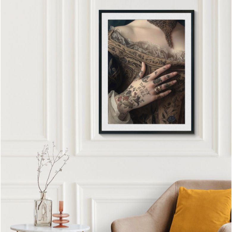 Affiche "Baby Girl" – Portrait baroque tatoué, revisité avec audace