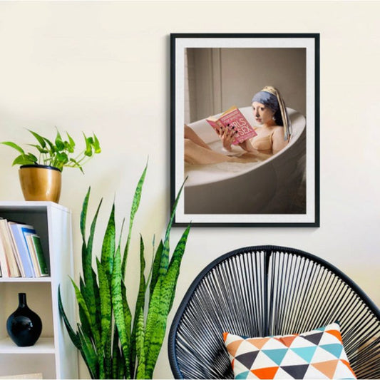 Affiche "Chillin Time" – La Jeune Fille à la perle version pop & féministe