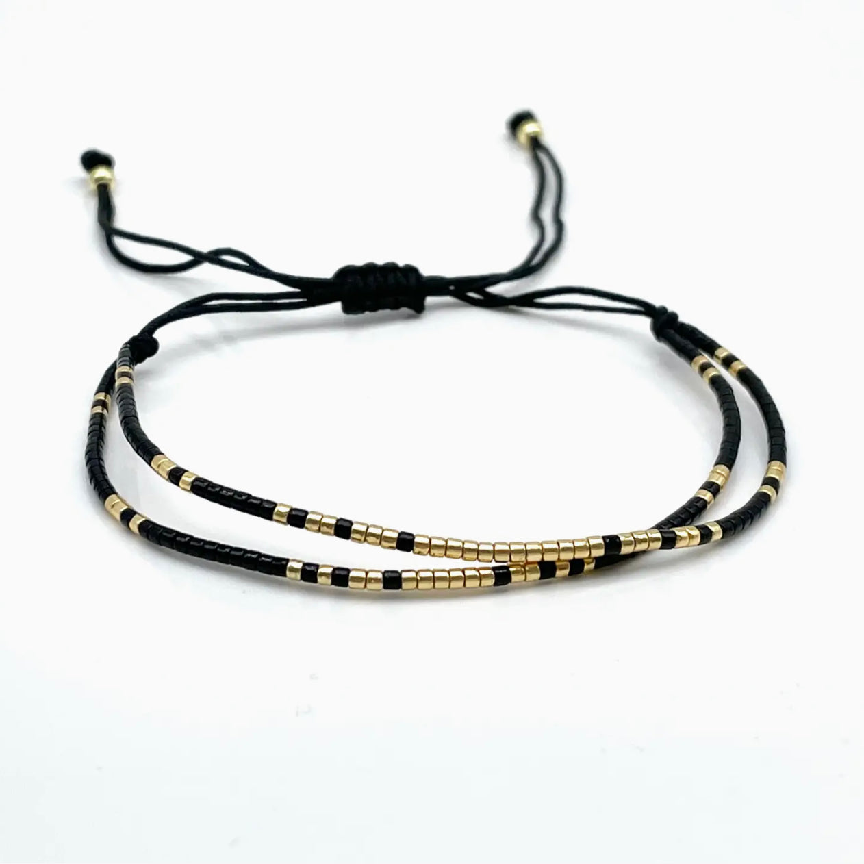 -bracelet valencia miyuki noir dore parsley pepper
-bracelet ajustable noir et doré perles miyuki
-bracelet minimaliste chic femme miyuki noir
-bracelet perles japonaises miyuki noir doré ajustable