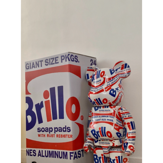 Figurine Be@rbrick 1000% Andy Warhol Brillo recouverte du motif pop art Brillo box rouge, blanc et bleu