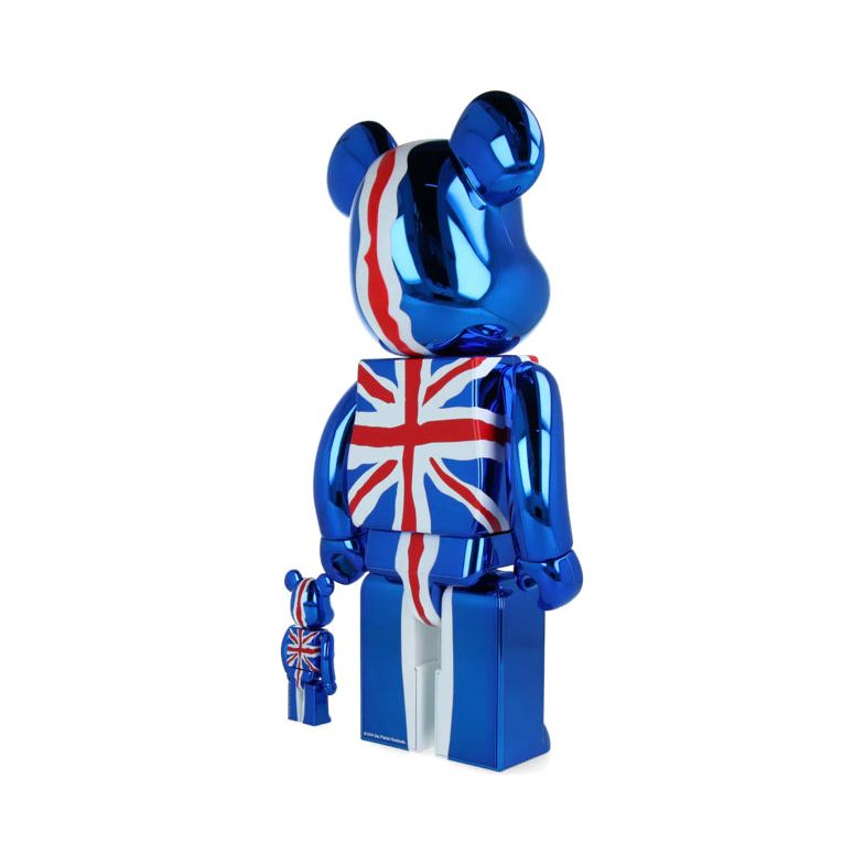 Figurines Be@rbrick Sex Pistols chrome 100% et 400% avec visuel “God Save The Queen” et drapeau britannique stylisé