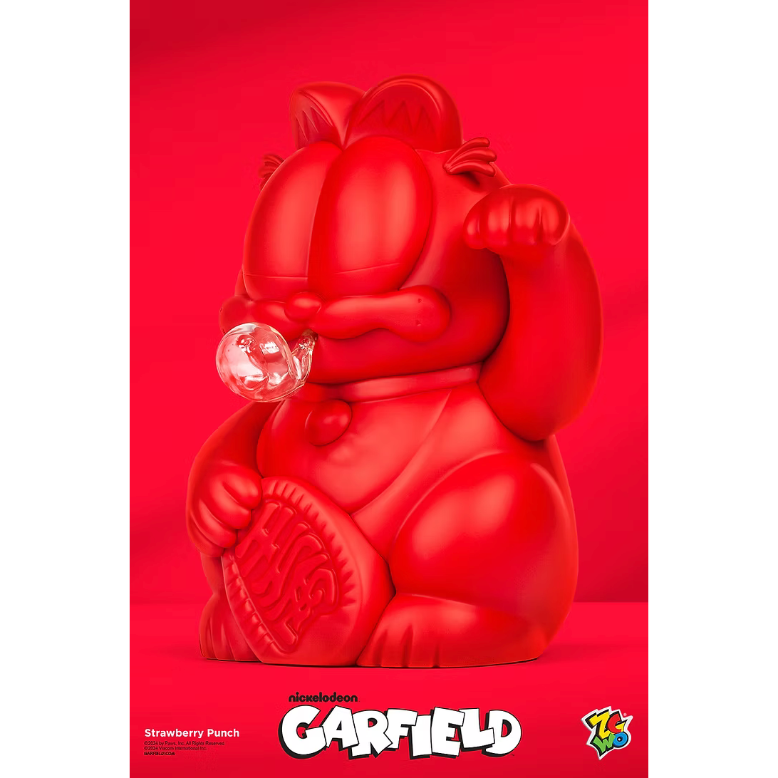 Figurine Garfield rouge “Strawberry Punch” de Youtooz, style chat porte-bonheur avec bulle transparente