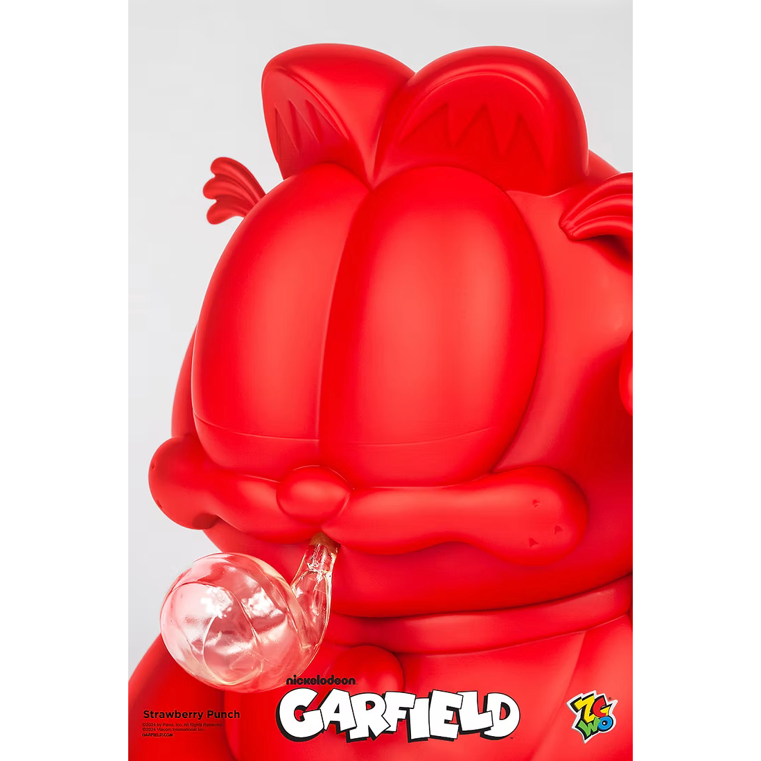 Figurine Garfield rouge “Strawberry Punch” de Youtooz, style chat porte-bonheur avec bulle transparente