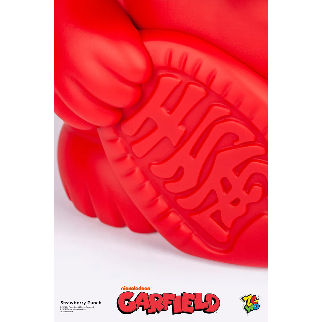 Figurine Garfield rouge “Strawberry Punch” de Youtooz, style chat porte-bonheur avec bulle transparente