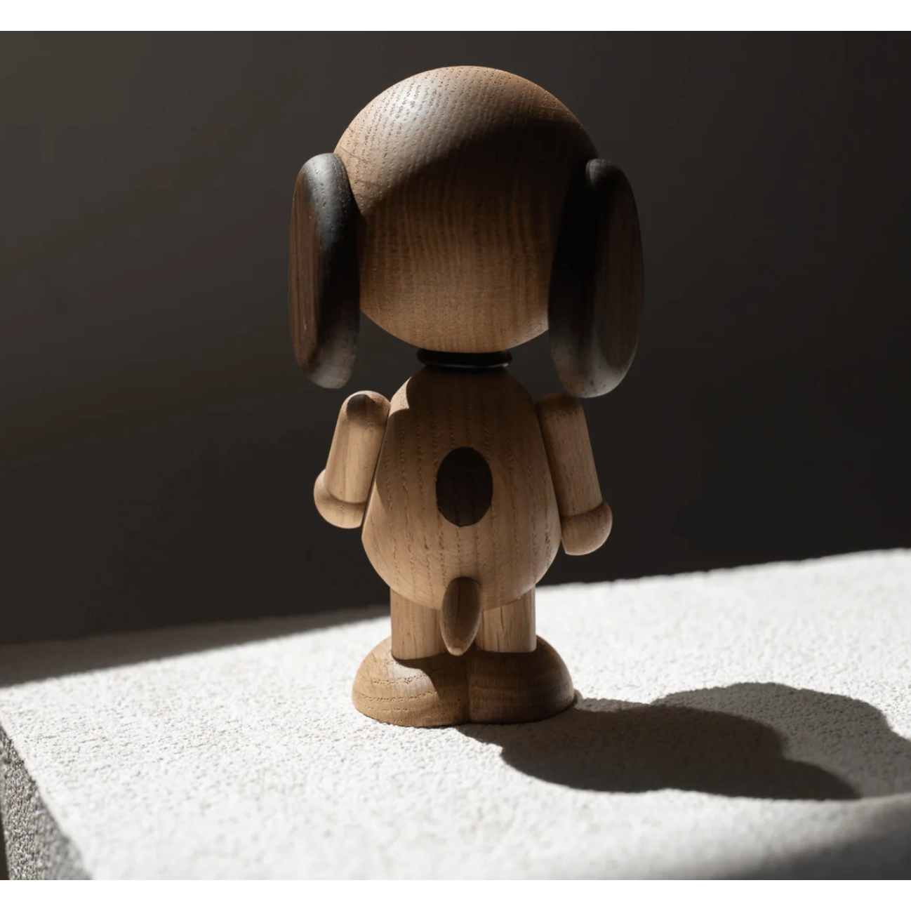 Mini sculpture en bois représentant Snoopy en version design nordique par Boyhood
