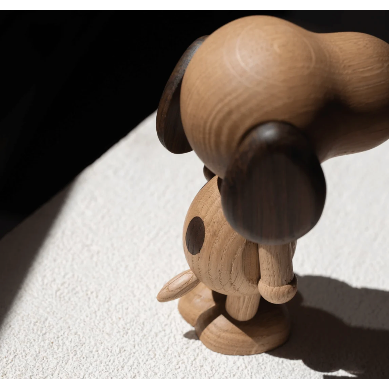 Mini sculpture en bois représentant Snoopy en version design nordique par Boyhood