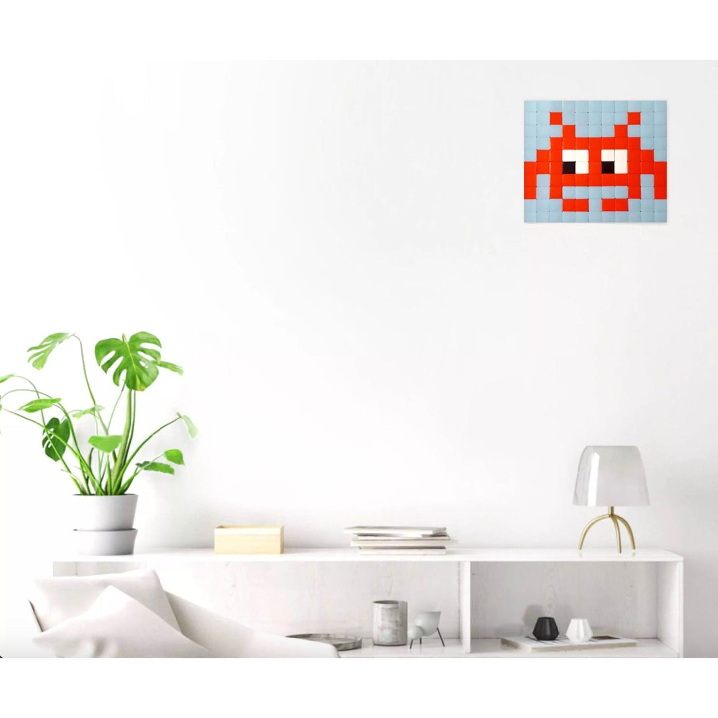 Mosaïque Space Invader en verre teinté dans la masse – tableau pixel art déco par Fenel & Arno