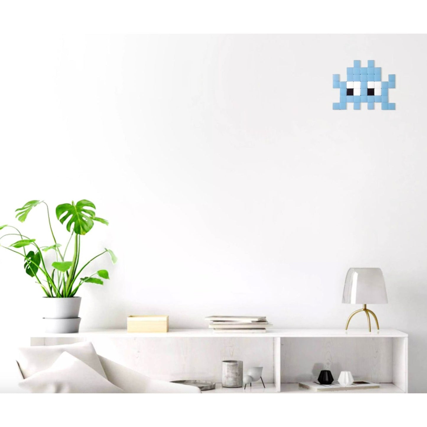 Mosaïque mini Space Invader bleue – tableau déco pixel art en verre teité dans la masse Fenel & Arno