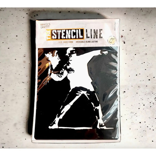 Pochoir Banksy “Flower Thrower” format A4 – plastique souple réutilisable pour art urbain et déco