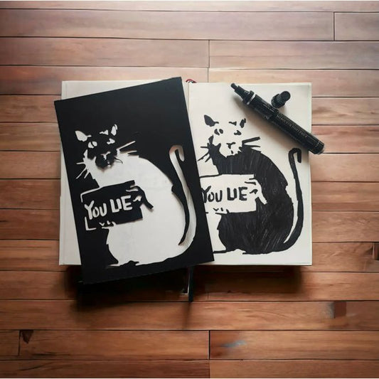 Pochoir Banksy “You Lie” format A4 – plastique souple réutilisable avec rat street art