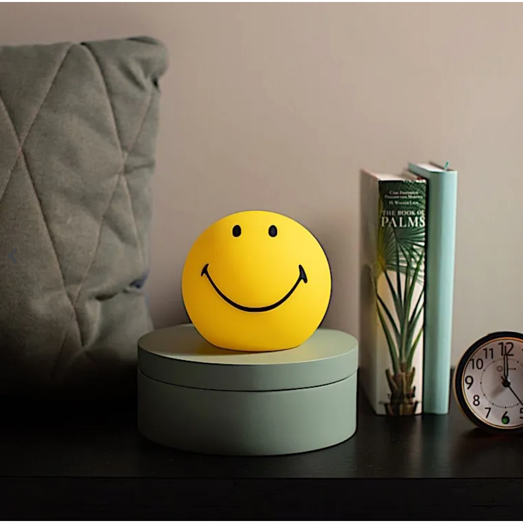 Veilleuse smiley MrMaria en silicone doux – lumière LED chaude avec minuteur – design pop feel good