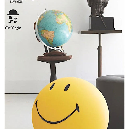 Lampe Smiley XL jaune – MrMaria – Luminaire design et pop culture