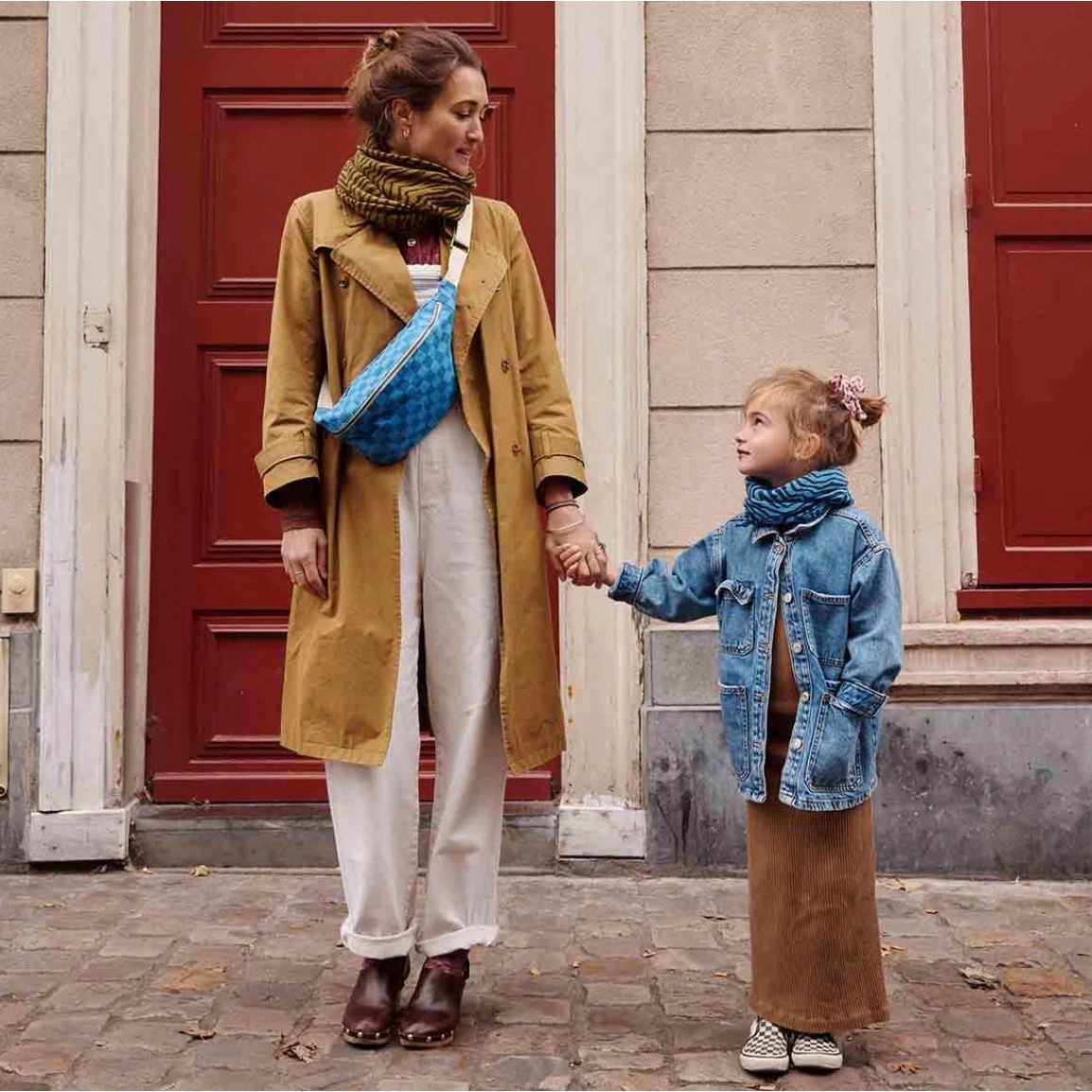 Sac banane Rose in April – imprimé damier bleu – coton avec fermeture éclair et sangle ajustable