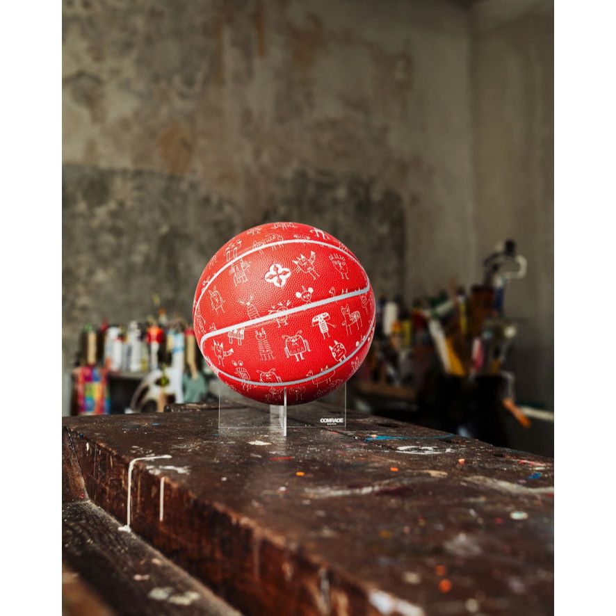 ballon rouge design Comrade Berlin Valeurs Aberrantes avec dessins blancs