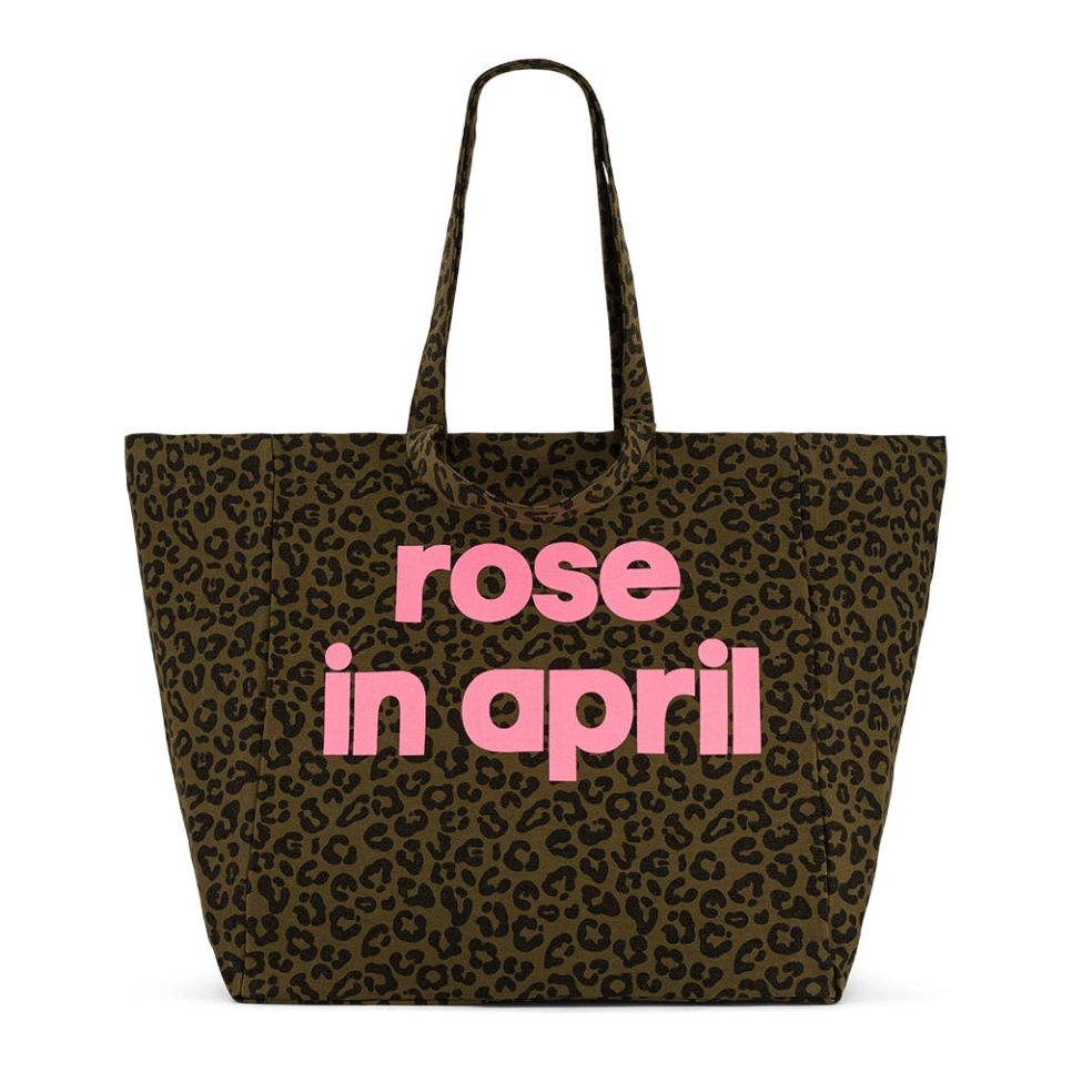 cabas Rose in April Graou olive porté à l’épaule avec logo rose fluo