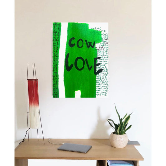 affiche Cow Love par Hélène Lelimouzin, fond vert avec typographies noires et motifs répétitifs