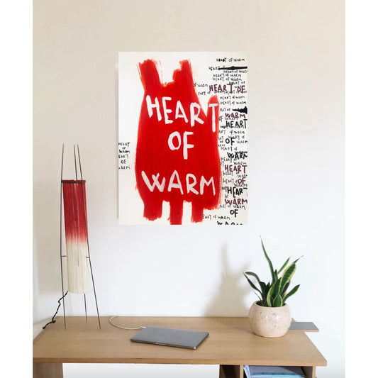 affiche Heart of Warm de l’artiste Hélène Lelimouzin, fond rouge vibrant avec typographie blanche expressive