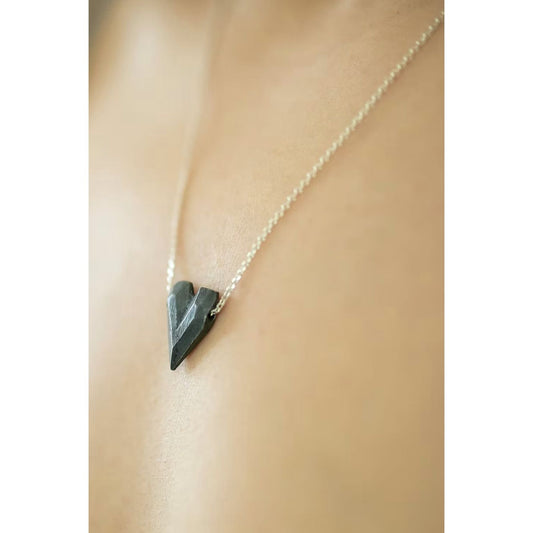 Collier Beatriz Favres – cœur en argent oxydé, taille moyenne