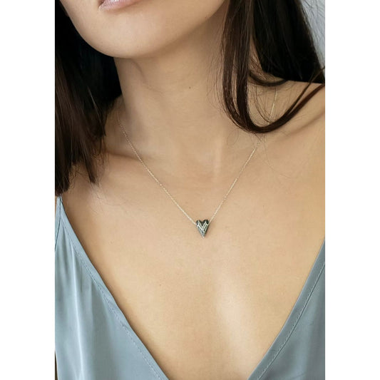 Beatriz Favres – Collier cœur en argent oxydé (petite taille)