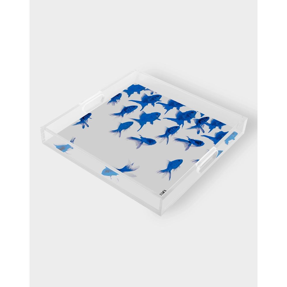 Plateau "Saphire Swim" David Stesner – poissons bleus saphir sur fond clair en acrylique transparent