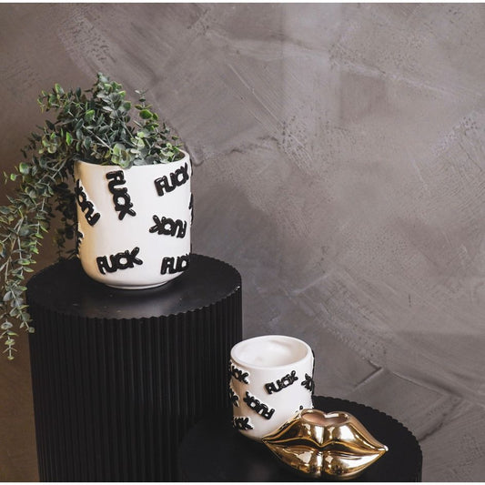 Vase "F*ck" HouseVitamin – céramique blanche à inscriptions noires en relief, design pop et humoristique