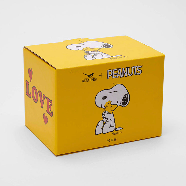 Mug Peanuts "Love" Magpie – Snoopy et Woodstock s’enlaçant, céramique blanche, anse noire.