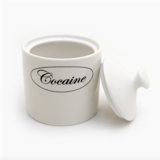 – Sucrier Cocaine Lenny Mud porcelaine fine blanc
– Pot à sucre humoristique Cocaine style apothicaire
– Sucrier blanc porcelaine inscription Cocaine déco décalée