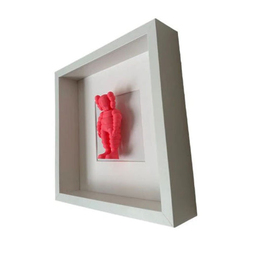 – Figurine KAWS Chum encadrée sculpture murale design
– Tableau figurine rose style KAWS décoration pop art
– Sculpture murale personnage KAWS Chum encadré