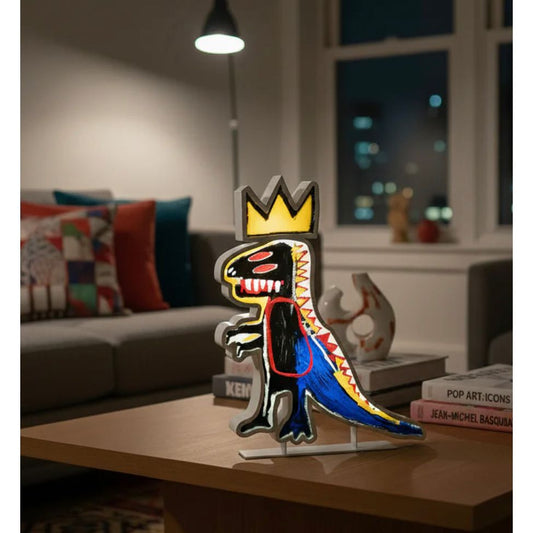 – Lampe LED PopBox Pez Dispenser Basquiat Yellowpop
– Lightbox dinosaure Basquiat Pez Dispenser pop art
– Lampe design Basquiat Pez Dispenser Yellowpop rechargeable