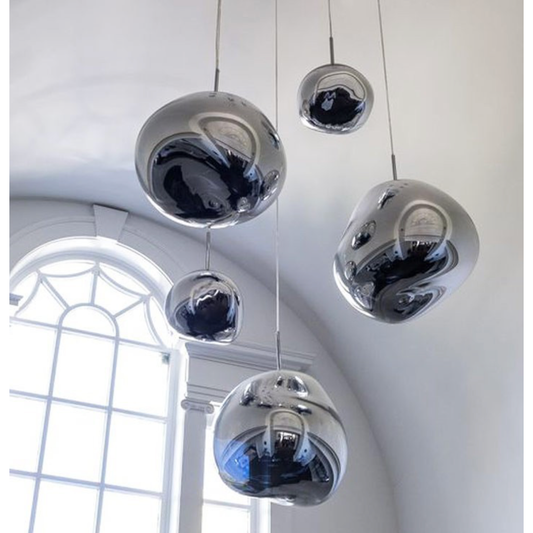 Suspension Globo en verre effet miroir fumé au design organique avec ampoule visible