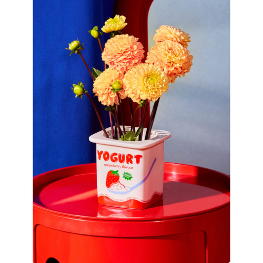 Vase Yaourt Fluid Market en céramique inspiré d’un pot de yaourt à la fraise