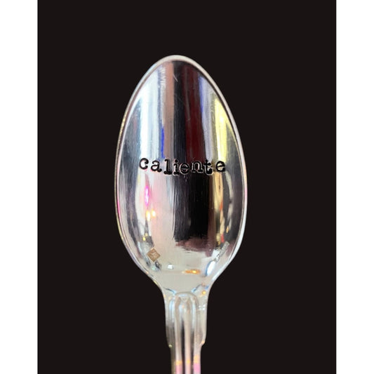 Cuillère vintage gravée “caliente” – pièce upcyclée unique par ømm