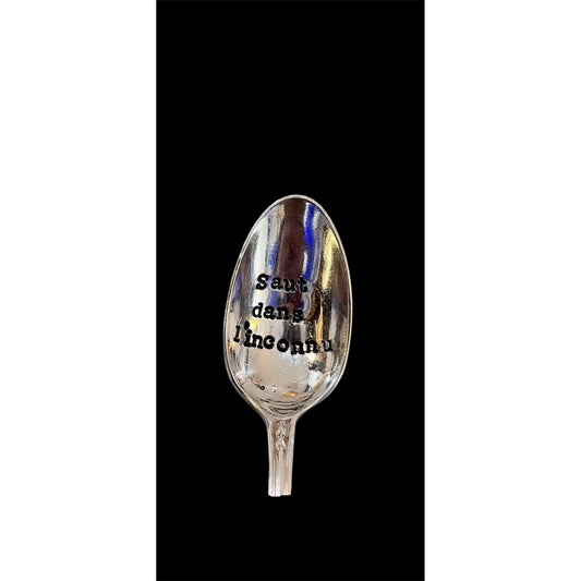Cuillère vintage gravée "Saut dans l'inconnu" – Pièce unique upcyclée par ømm