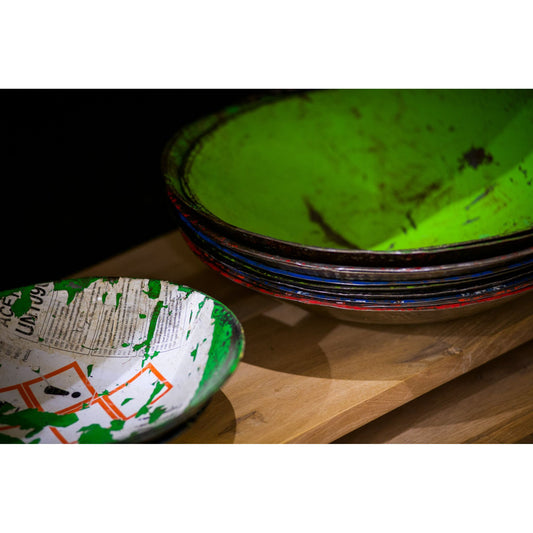 Plateau rond noir en métal recyclé – Ø38 cm – Burkina Faso