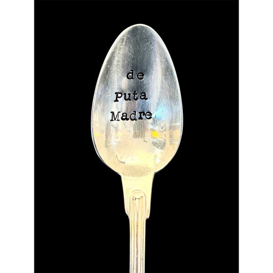 Cuillère vintage gravée "De Puta Madre" – pièce unique déco décalée et insolente