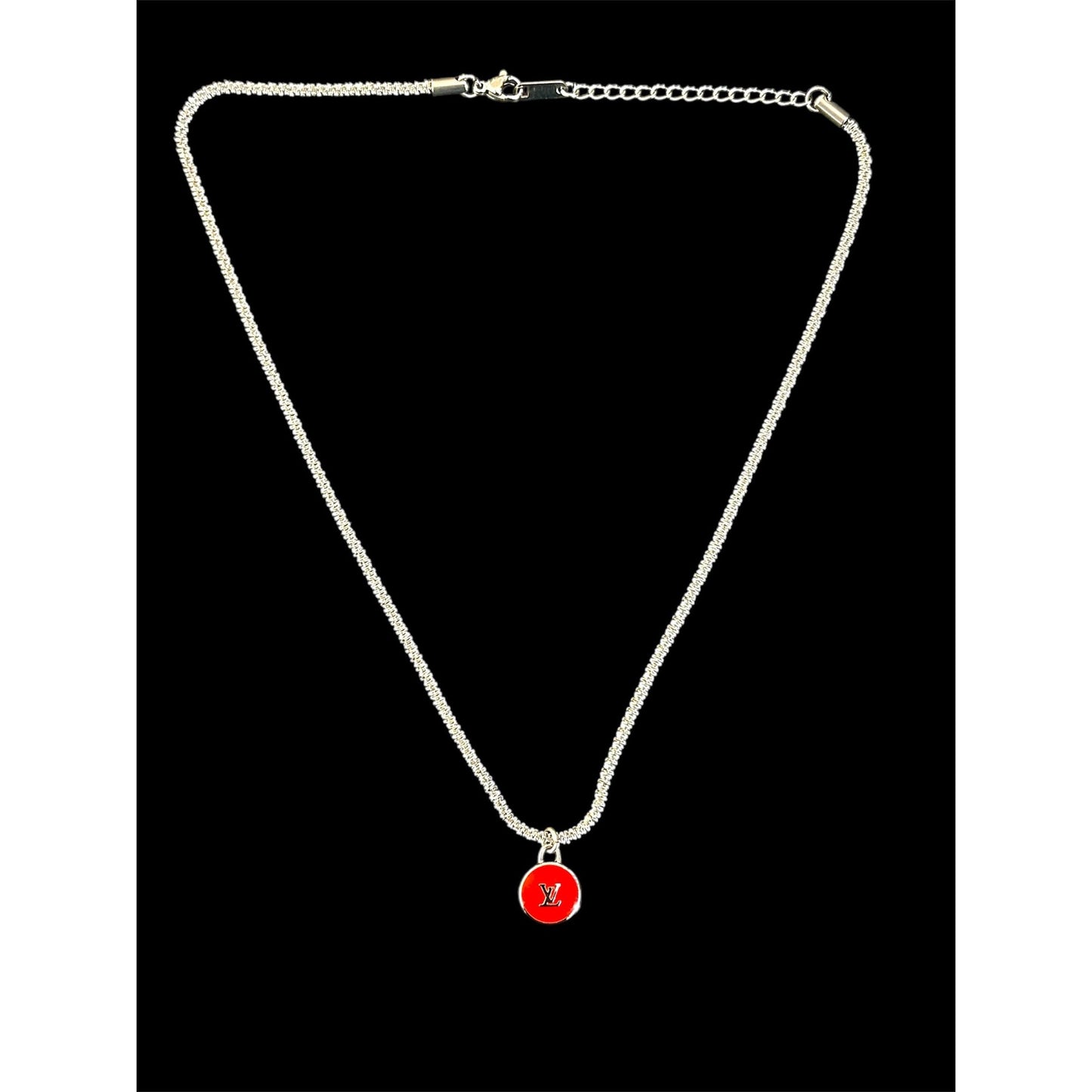 Collier Les Boutons de Rose – pendentif rond rouge Louis Vuitton – bijou upcyclé unique
