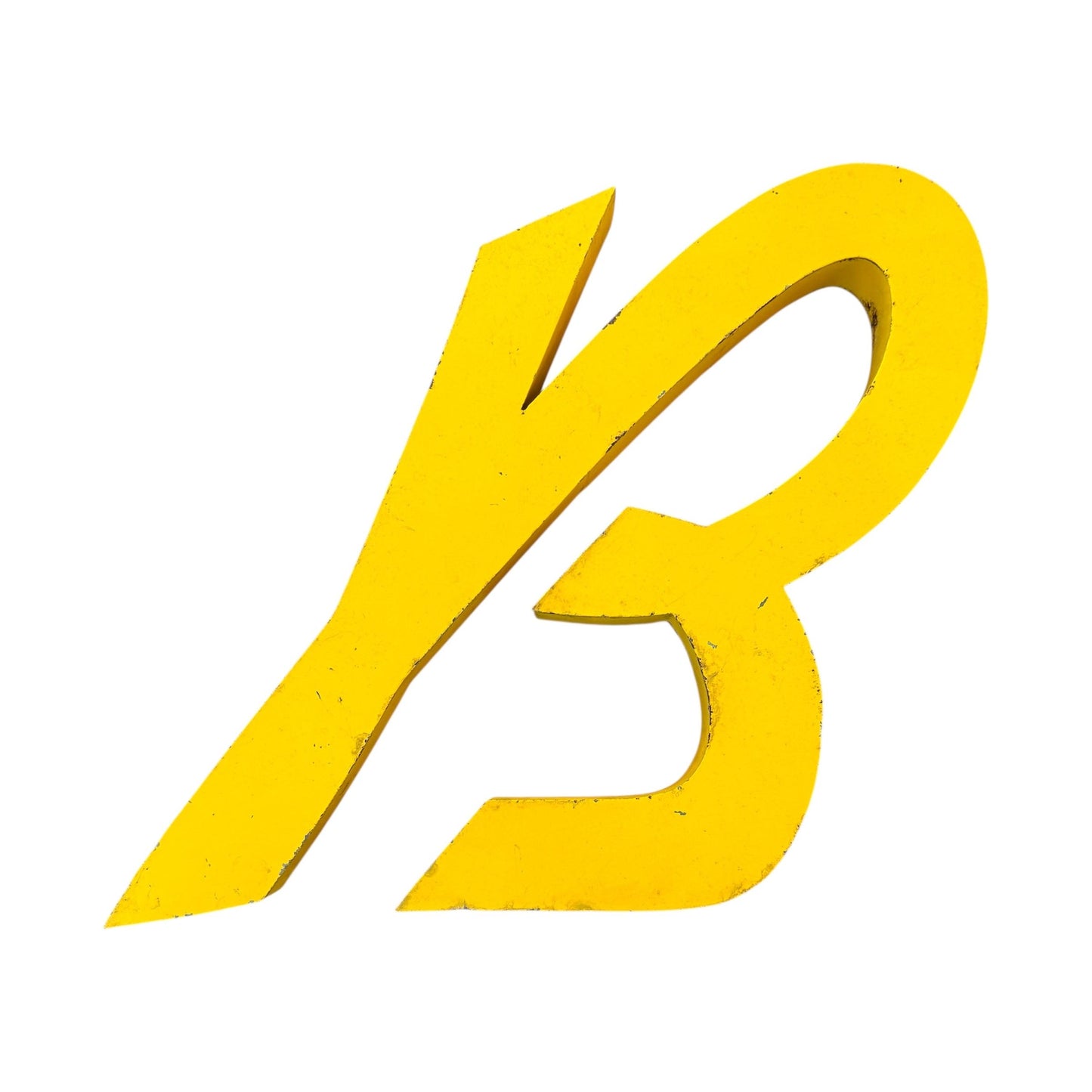 Lettre d’enseigne vintage "B" en métal jaune, style rétro industriel