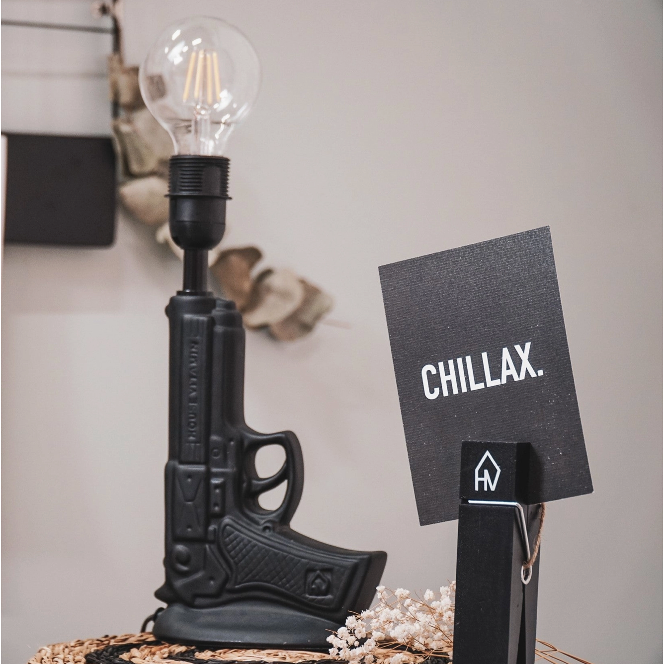 Lampe Design Revolver Housevitamin – Déco Décalée & Tendance Industrielle