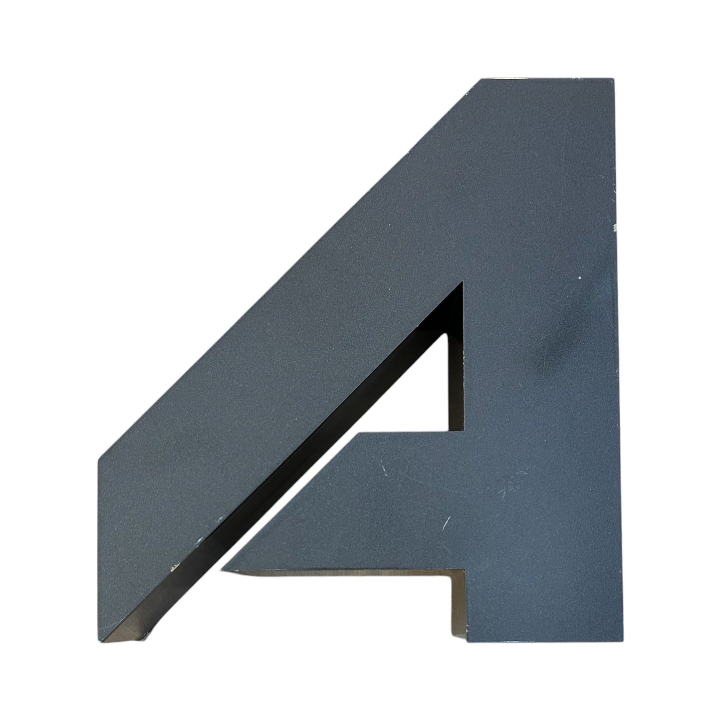 Lettre d’Enseigne Vintage Métal – Lettre “A” – Noir – Style Industriel