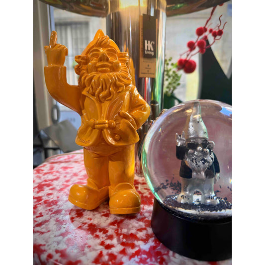 -nain-fuck-you-jaune-stevens-deco
-nain-de-jardin-jaune-doigt-honneur
-figurine-pop-art-jaune-deco
-objet-deco-humoristique-nain-jaune