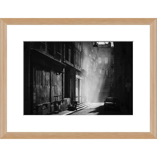 Tirage d’art "Ombres et histoires" N&B – 20x30 cm – Cadre bois 30x40 cm - Boutique Ømm
