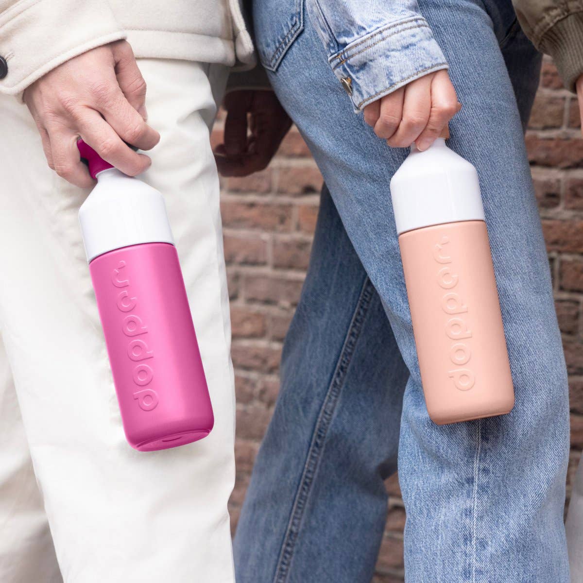 Gourde isotherme Dopper Insulated 580 ml Pelican Pink en acier inoxydable avec bouchon gobelet rose et corps blanc