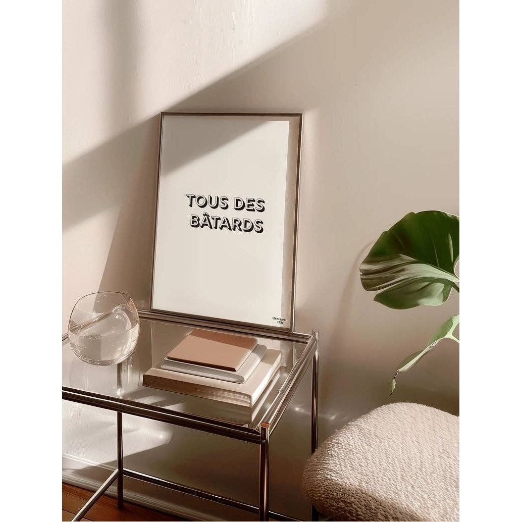 Affiche Tous des Bâtards Chouquette Club au format 29,7 x 42 cm avec typographie noire à effet ombré sur fond clair