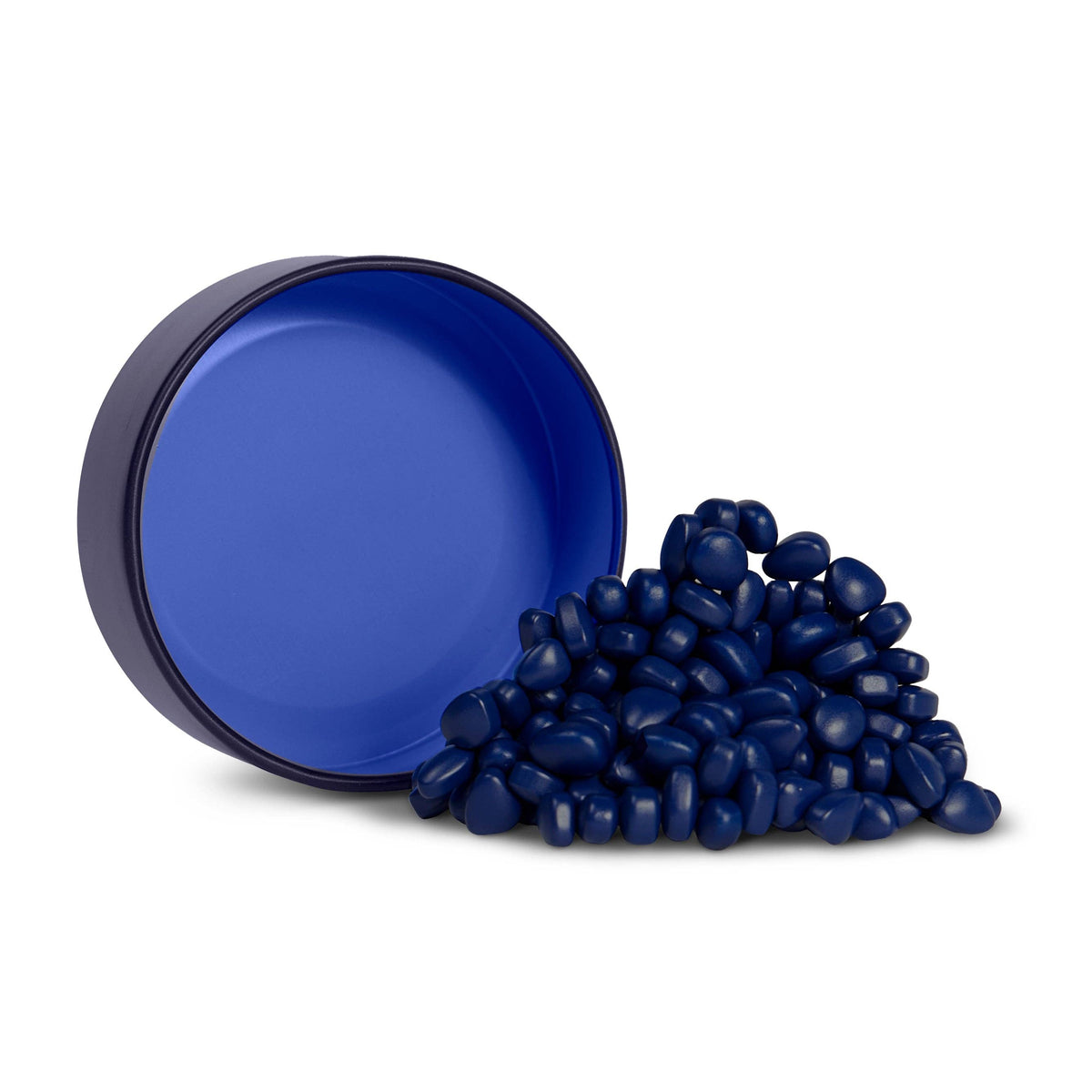 Speks Mini Matte Crags Indigo Mat avec petits éléments magnétiques bleus sur leur boîte ronde assortie