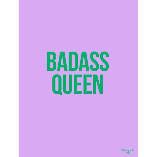 Affiche Badass Queen Chouquette Club au format 29,7 x 42 cm avec texte vert sur fond lilas