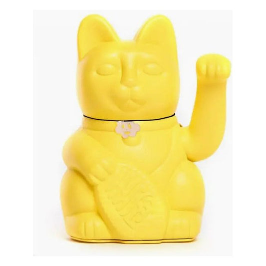 Chat porte-bonheur jaune vif design par Diminuto Cielo, maneki-neko moderne et coloré