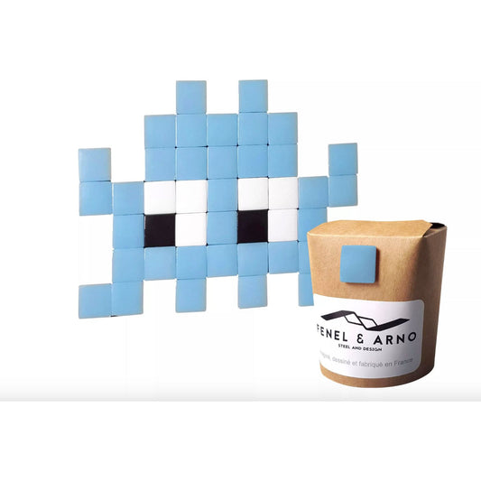 Mosaïque mini Space Invader bleue – tableau déco pixel art en verre teinté dans la masse Fenel & Arno